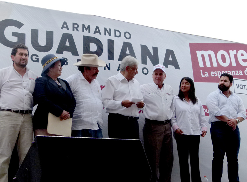López Obrador señaló que en La Laguna, la gente ya está hasta "el copete" del PRI y del PAN.