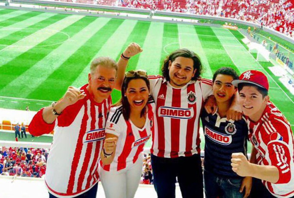 Tanto el actor como su familia son fieles seguidores de Chivas.