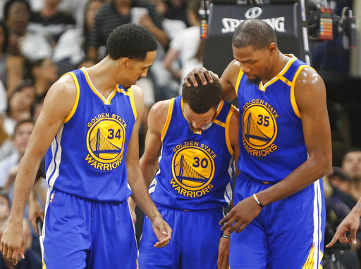 Warriors van invictos en playoffs