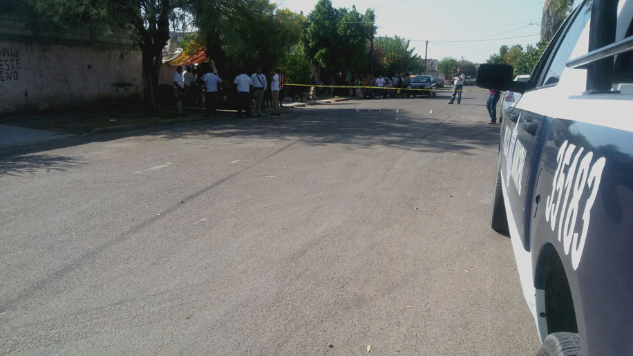 De los dos agredidos sólo fue herido uno de ellos, quien fue trasladado a un hospital cercano. 