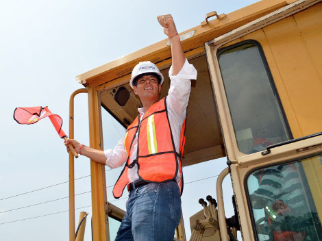 El gobernador Alejandro Murat, adelantó que el proyecto forma parte de su estrategia para modernizar los ejes carreteros en Oaxaca.
