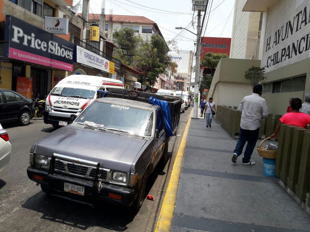Los camiones recolectores de basura fueron usados en la protesta.