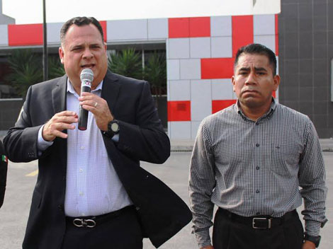 El alcalde de Apodaca, Óscar Cantú, y el teniente de infantería retirado, Amadeo Domínguez.