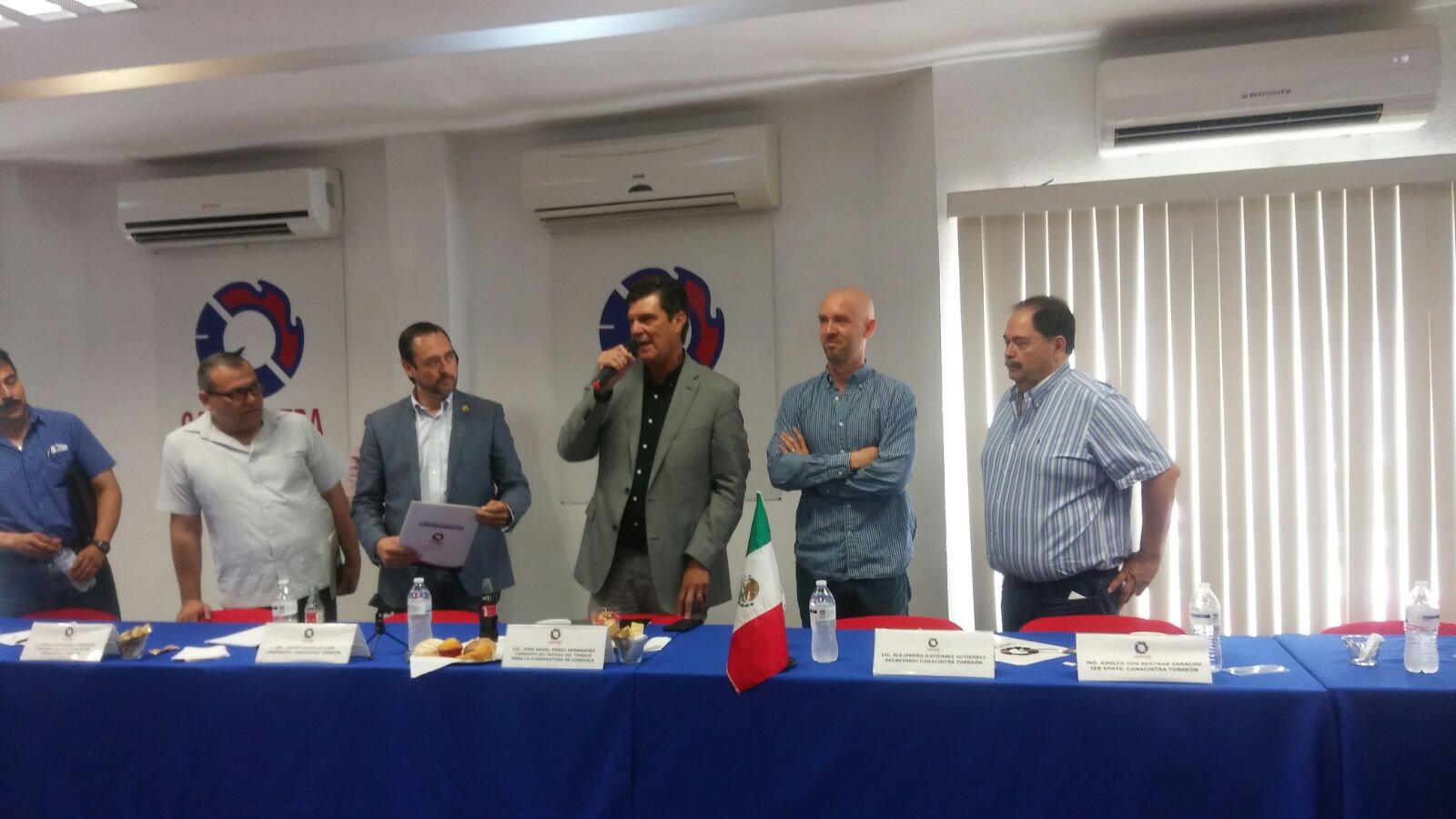 José Ángel Pérez, Candidato a la Gubernatura de Coahuila por el PT, mostró sus propuestas en Canacintra Torreón.