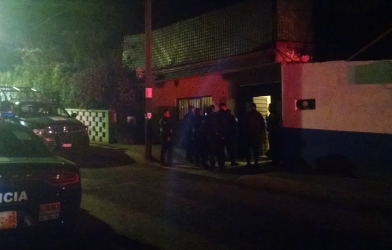 Las autoridades fueron alertadas sobre gritos y disparos en el domicilio, por medio del número de emergencia 911.