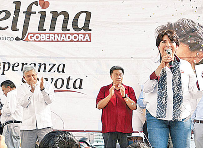 El dirigente de Morena acompañó a Delfina Gómez en un acto. 