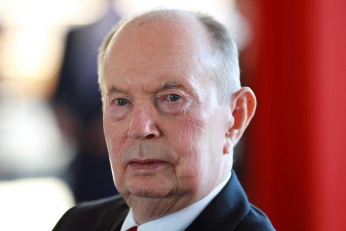 Jerry Perenchio, exdueño de Univision falleció a los 86 años.