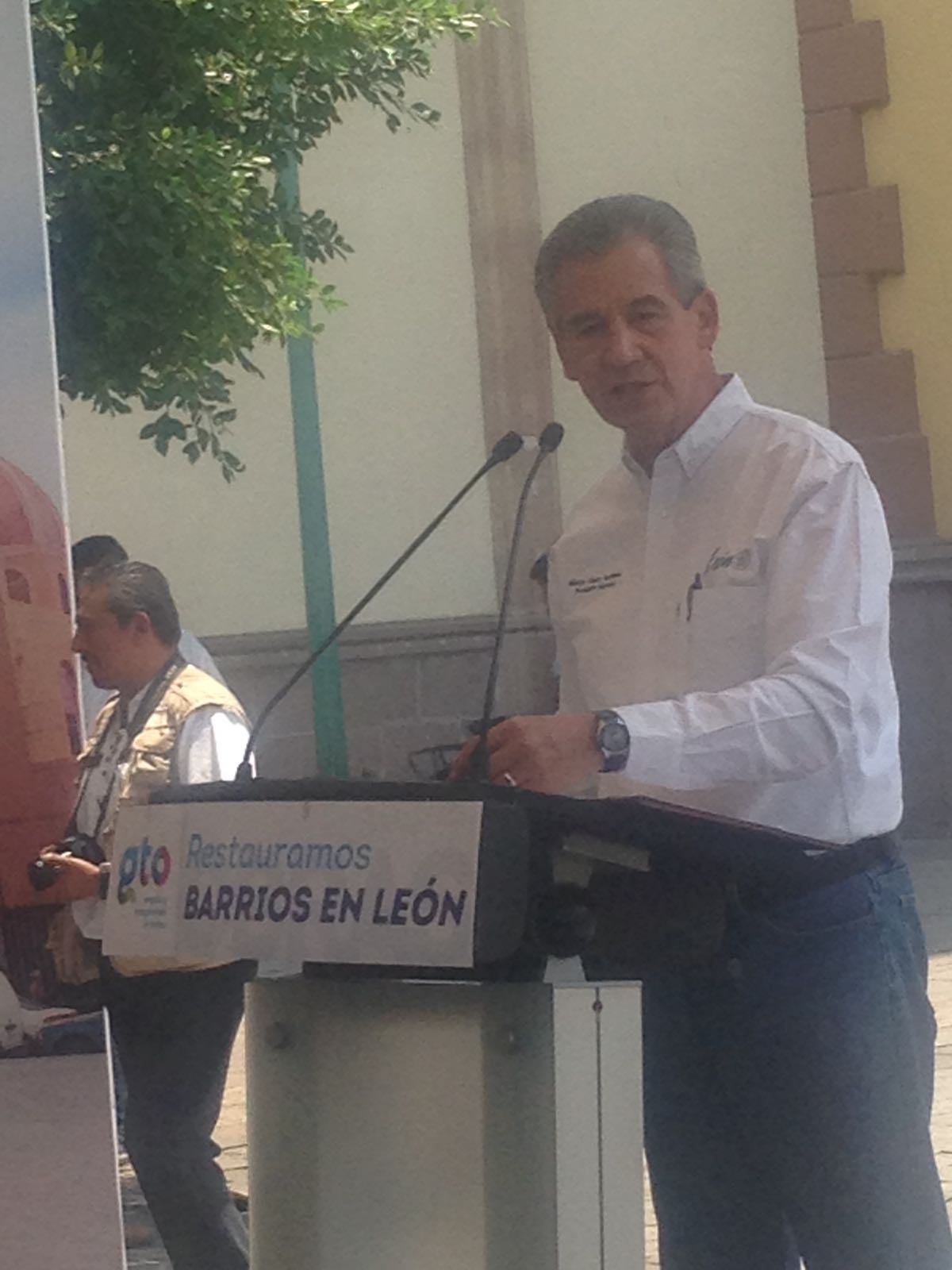 El alcalde dijo que la restauración de los barrios va ligado al al rescate de los valores nacionales. 