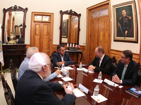 En la reunión estuvieron presentes Zsolt Reile, director regional para América Latina, y Modesto Alanís, cónsul honorario.