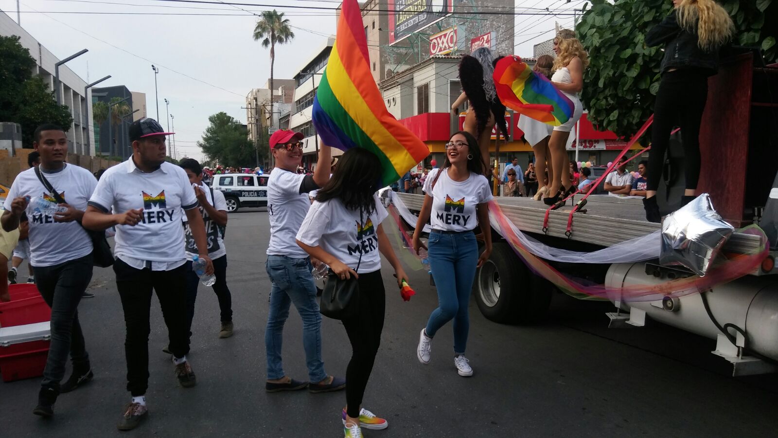 Marcha gay de Torreón terminó como mitin político del candidato a la alcaldía del PRI.