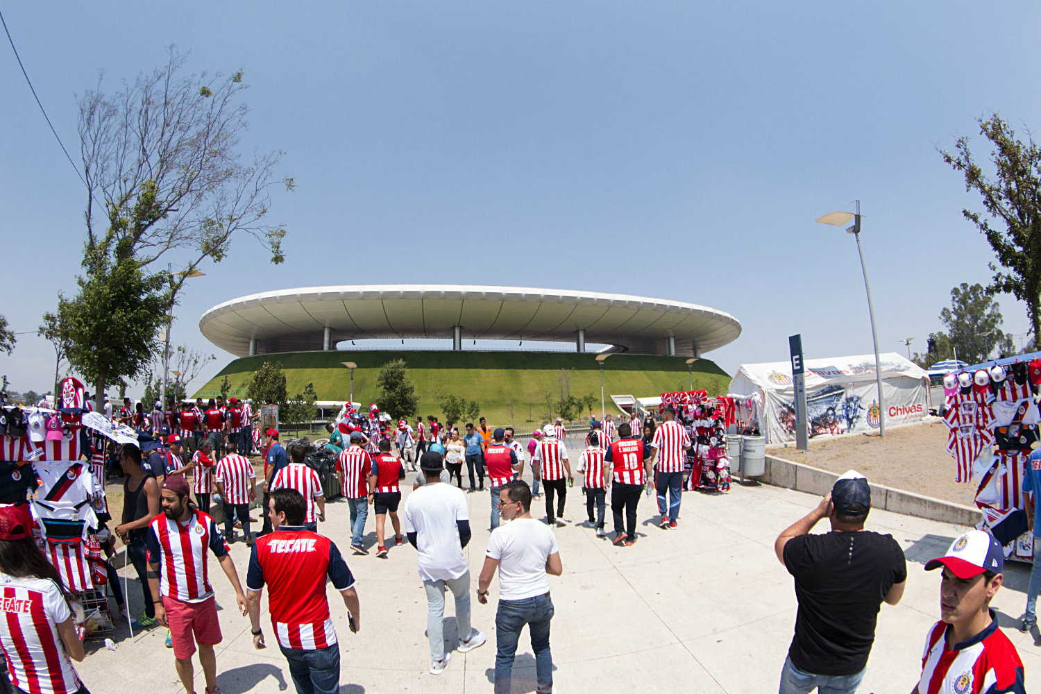 El ambiente en las inmediaciones del Estadio Chiva