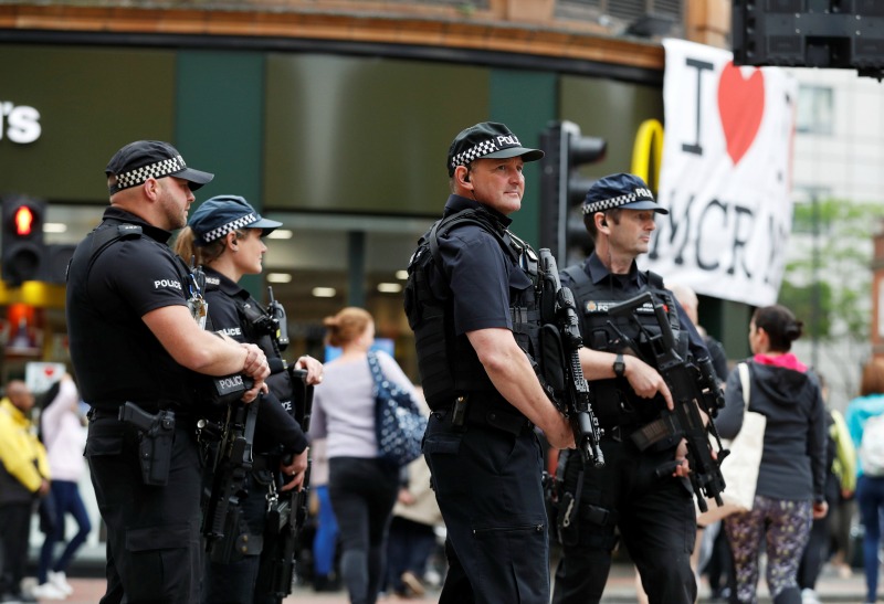 La policía británica realiza una amplia operación para desmantelar la red que hay detrás del atentado en Mánchester.