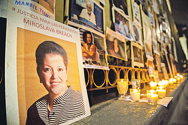 Protesta de periodistas en la Segob por los asesinatos de Javier Valdez y Miroslava Breach. 
