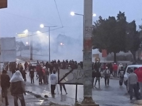 En la trifulca resultaron quemadas y destrozadas varias unidades de mototaxis. 
