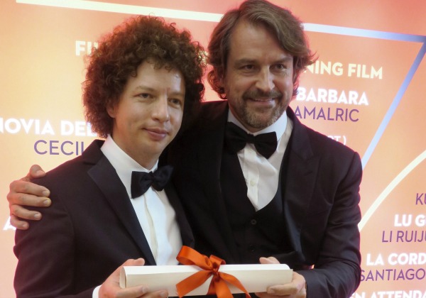 El cineasta Michel Franco y el productor Lorenzo Vigas tras lograr el Premio del Jurado de Una Cierta Mirada por su película "Las hijas de Abril".