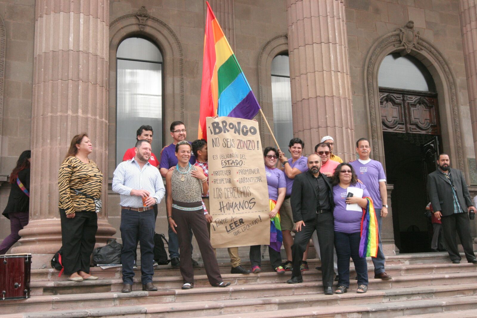 Distintos grupos de la comunidad LGBTTI se manifestaron en la Explanada de los Héroes. 
