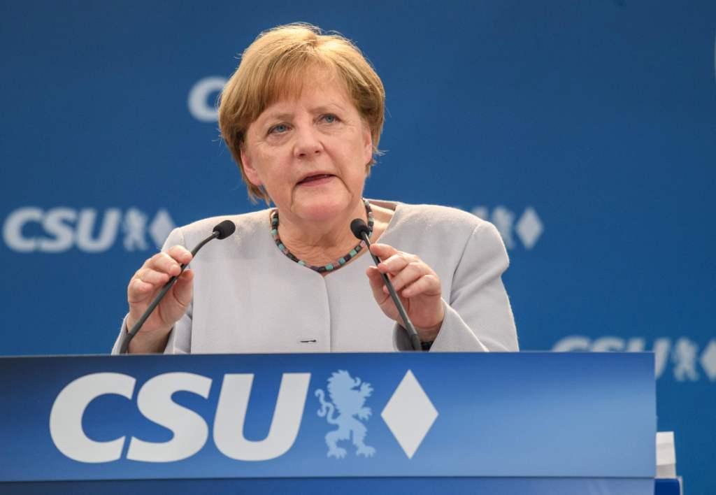 Merkel, cansada de las declaraciones del presidente estadunidense, invocó la cohesión e independencia de la UE.