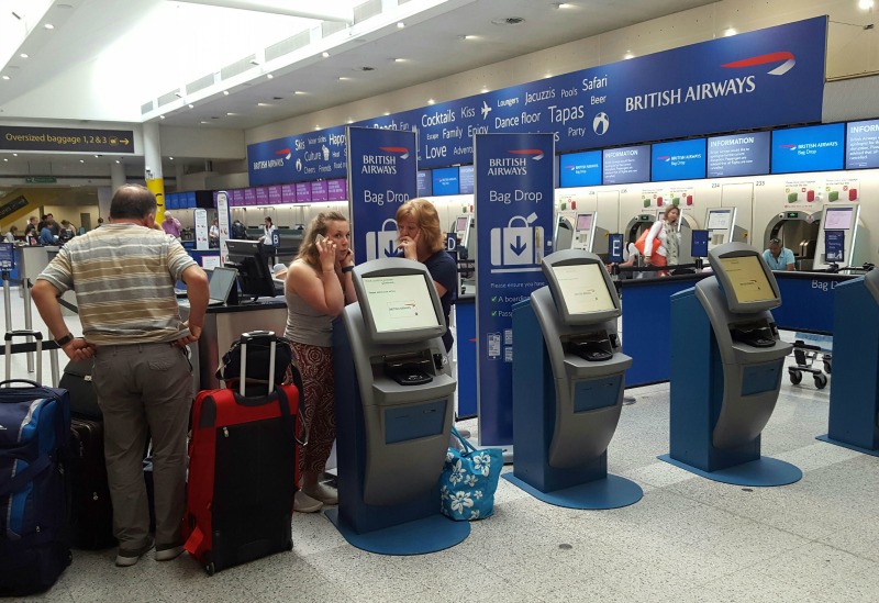 Los problemas dejaron en tierra a miles de pasajeros en una semana de vacaciones para los alumnos británicos.