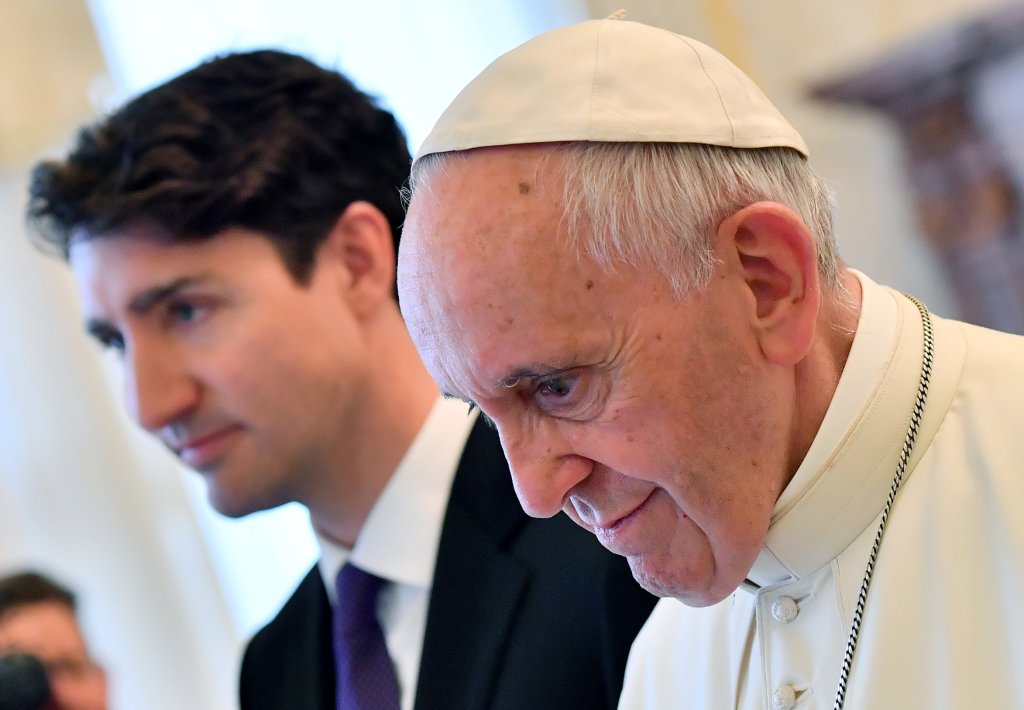 Por más de un siglo, las escuelas fueron financiadas por el gobierno, pero muchas eran administradas por iglesias cristianas, la mayoría por iglesias 