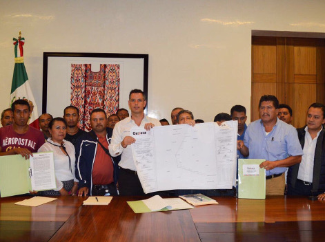 De acuerdo con la firma del pacto de paz, que encabezó el gobernador de Oaxaca, Alejandro Murat, a cada poblado le corresponderán 459 hectáreas de las