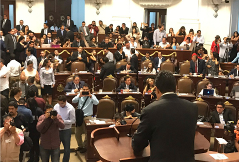 En votación uninominal, la Ley Electoral de la Ciudad de México fue aprobada en lo general en la Asamblea Legislativa, con 44 votos a favor y nueve en