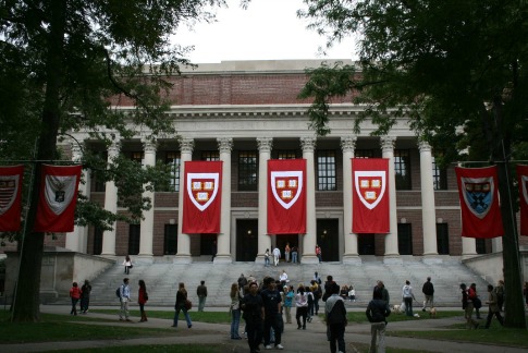 La Universidad de Harvard es una de las instituciones educativas más prestigiosas del mundo. 