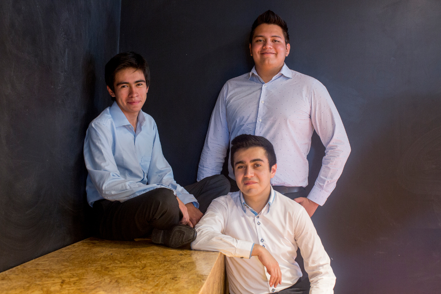 Alejandro Soriano, Brandon Vázquez,  y Sergio Bustos/Chair Goes