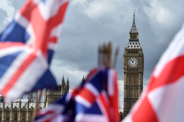 La primera ministra británica Theresa May perdió gran parte del apoyo apra imponer su visión del Brexit.
