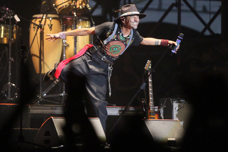Los movimientos de Roco se han vuelto un sello de la banda y su personaje de pachuco. 