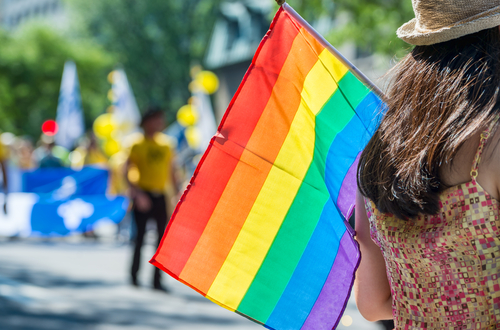 La bandera del arcoiris es el ícono que se utiliza para representar a la comunidad LGBTTTI. 
