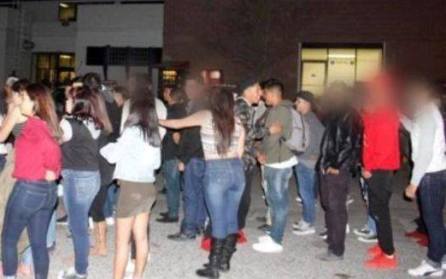 Jóvenes fiestas clandestinas.