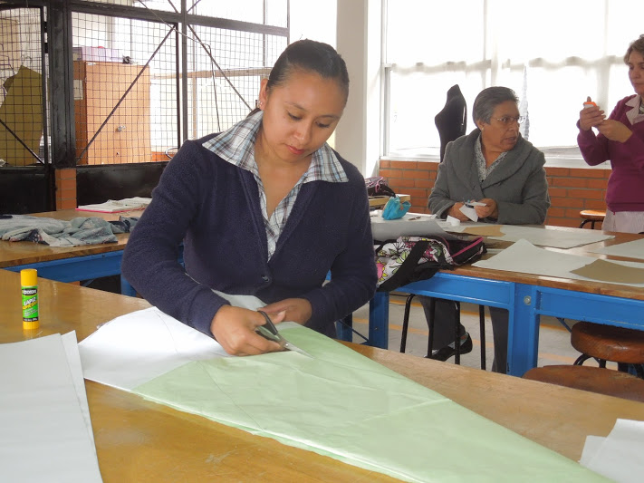 Costura y cocina, son algunas de las opciones para el autoempleo.
