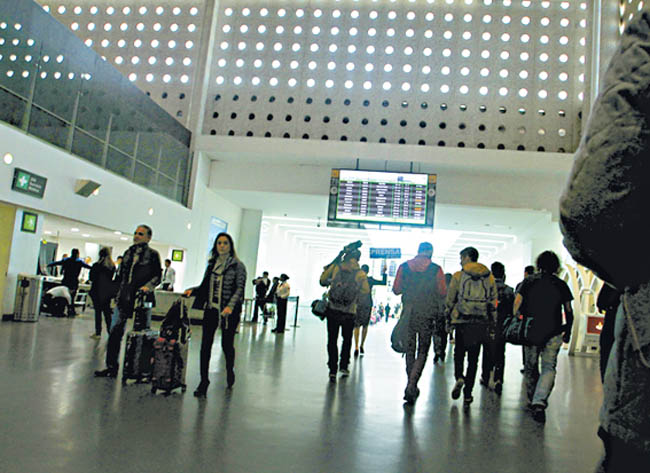 La ley protege los derechos de los pasajeros aéreos. 