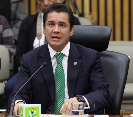 El vocero del Partido verde, Carlos Puente, dijo que están dispuestos a discutir la creación de un frente para el 2018. 