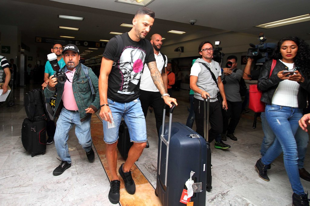 Édgar Méndez llegó a la Ciudad de México para reportar con Cruz Azul 