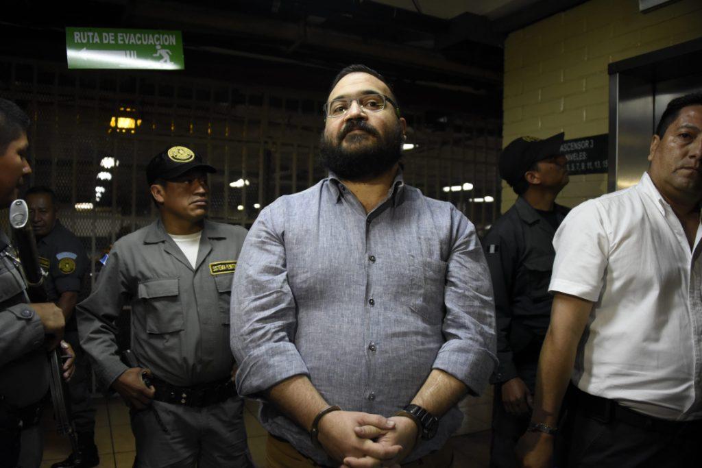 Javier Duarte  minutos antes de su tercera audiencia en Guatemala.