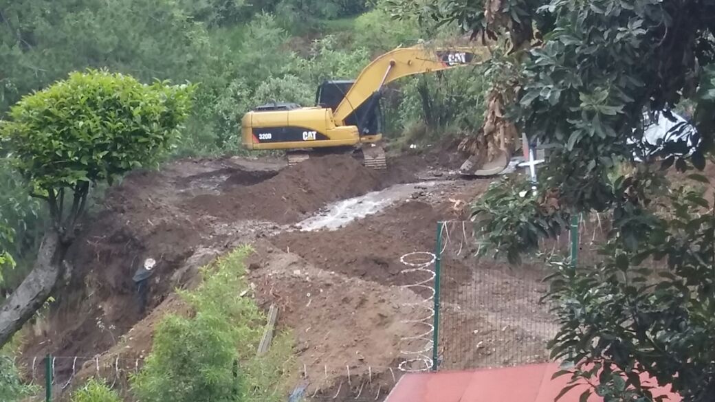 Señalaron que quien realiza la construcción en la barranca es familiar del alcalde Enrique Vargas.