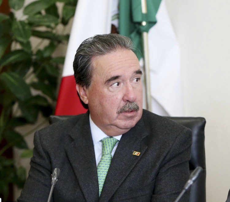 El coordinador del PRI en el Senado, Emilio Gamboa. 