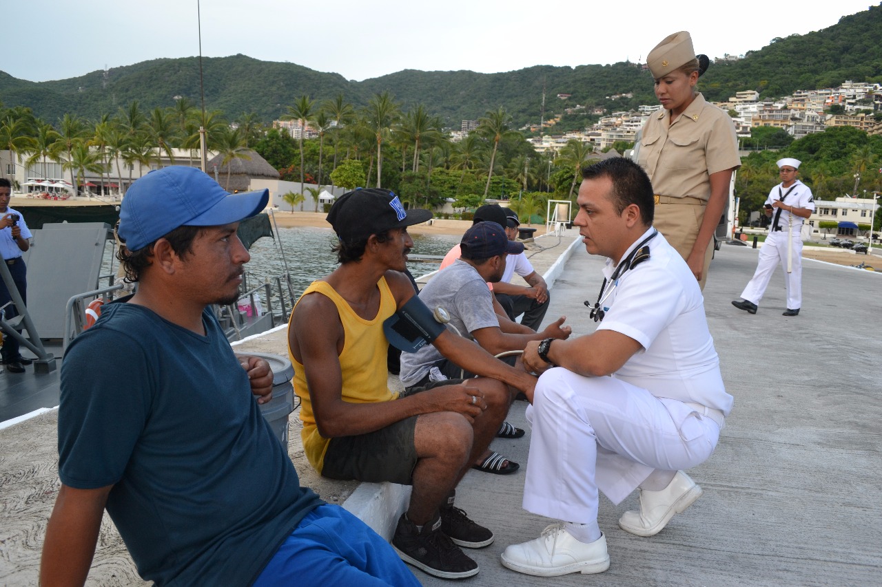Los tripulantes, tres de ellos ecuatorianos y dos mexicanos, manifestaron haber zarpado a la pesca de atún del puerto de Paredón, en el estado de Chia