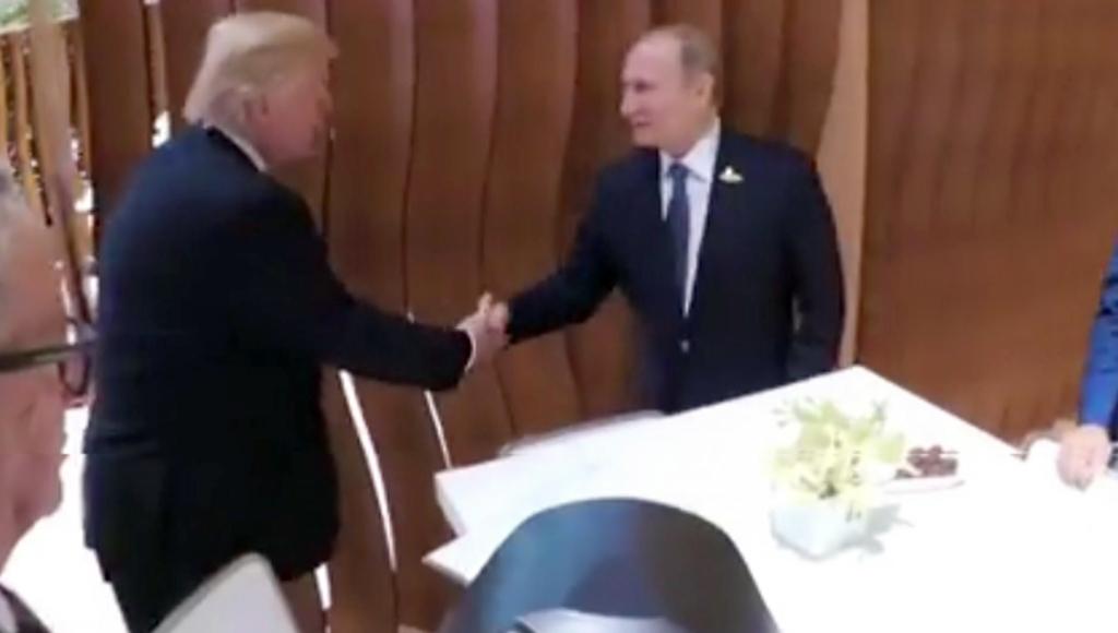 Donald Trump y Vladimir Putin se saludaron previo a la reunión que sostendrán en la cumbre del G20.