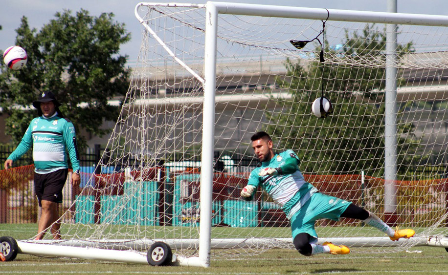 La escuadra albiverde entrenó esta mañana en las canchas del Sur de Texas. 