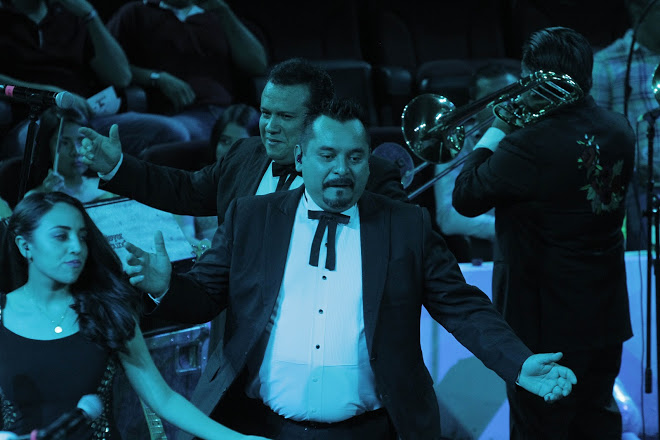 Con aplausos generosos de parte del público, salieron a escena Los Ángeles Azules en el Palenque de la Expo Feria Gómez Palacio.