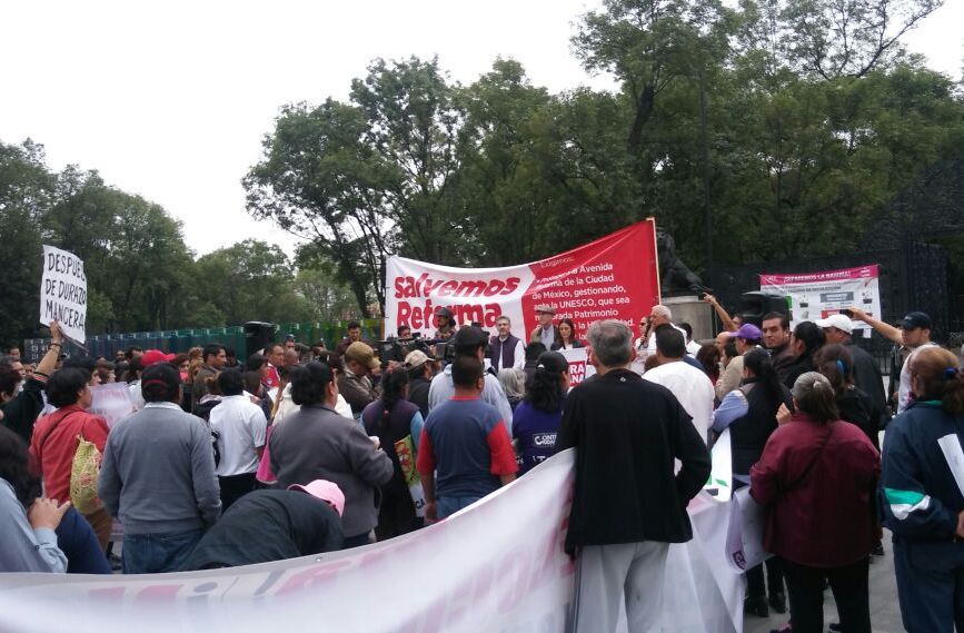 Previo a la protesta, los manifestantes marcharon del Ángel de la Independencia hacia la Estela de Luz.