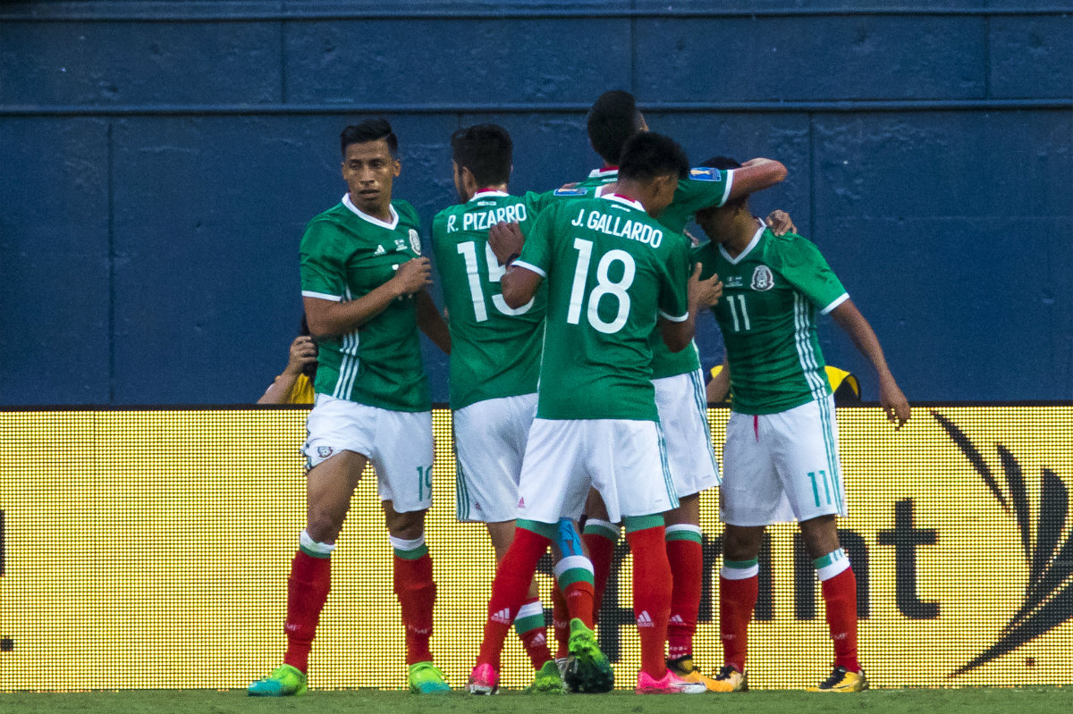 México vence a El Salvador en su debut en Copa Oro