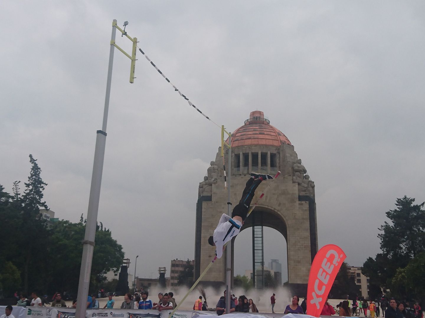 El cuarto Encuentro Urbano de Salto con Garrocha se realizó en el Monumento a la Revolución