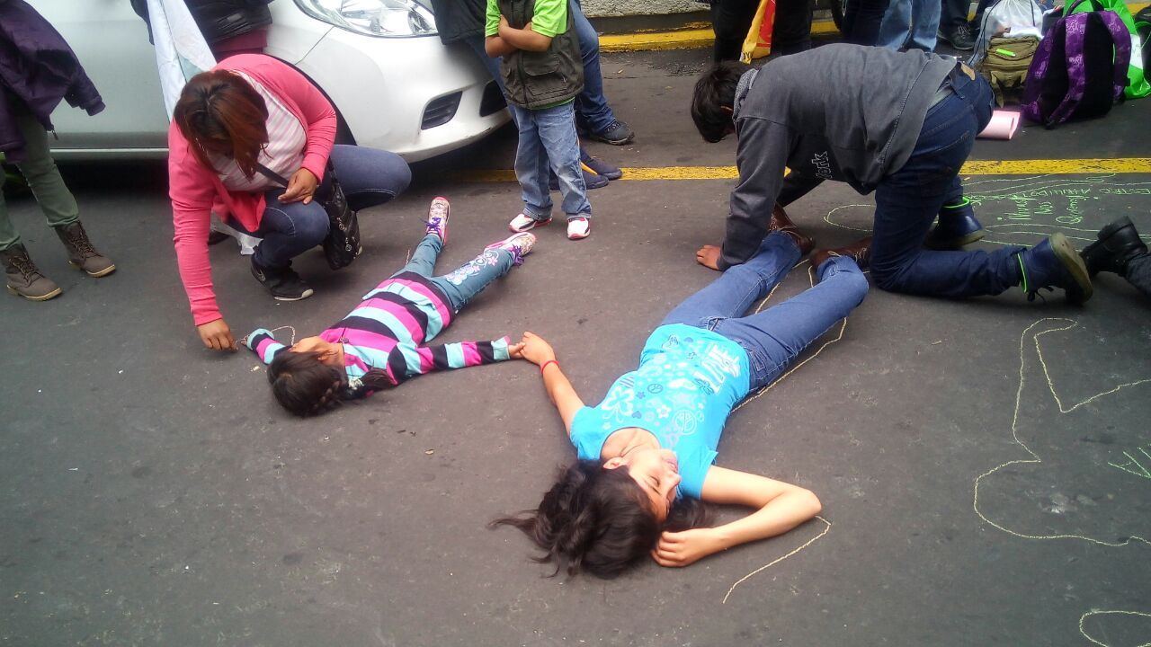 Durante la protesta afuera del Tribunal capitalino.