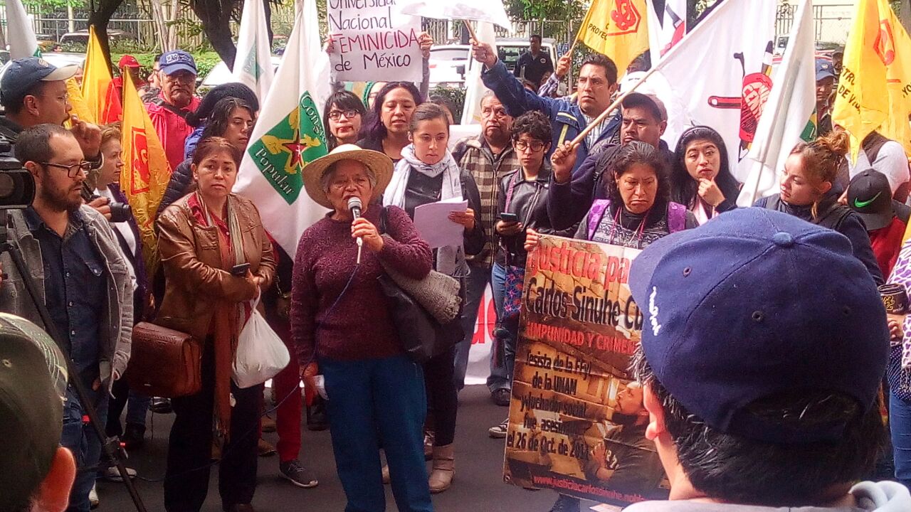 "No fue un suicidio, fue feminicidio", gritaron los manifestantes.