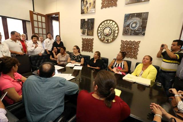 La Alcaldesa Magdalena Peraza, informa sobre la suspensión del director de Tránsito. 