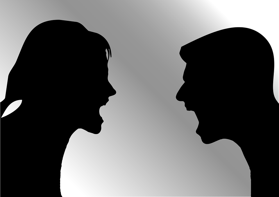 Las personas que insultan son vistas como más honestas, ya que no filtran lo que quieren decir