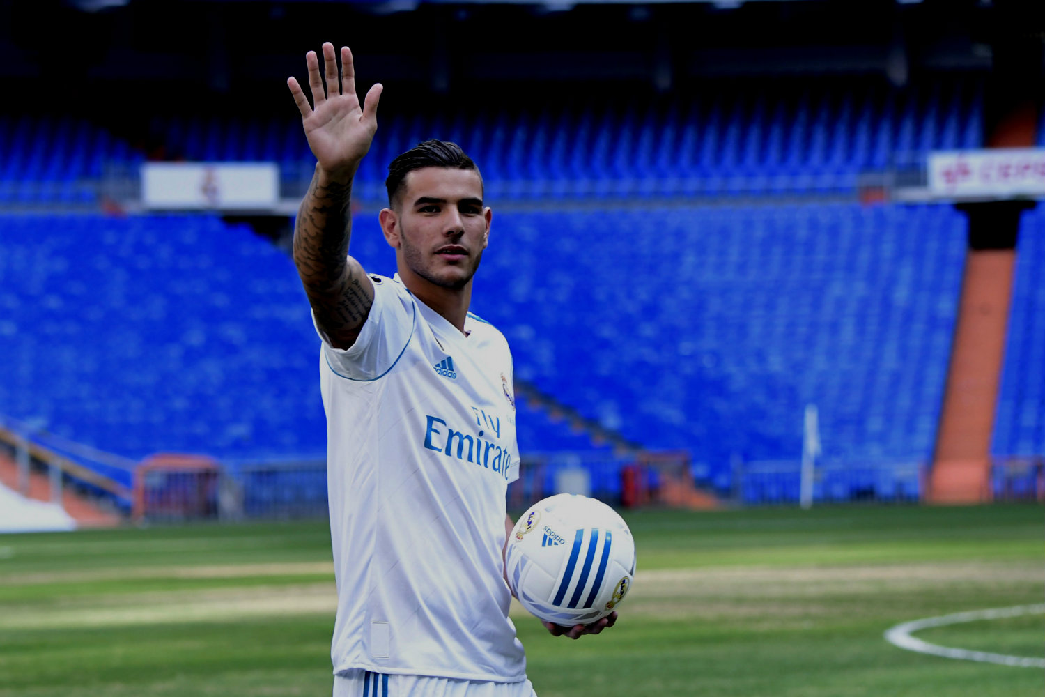 Presentación de Theo Hernández